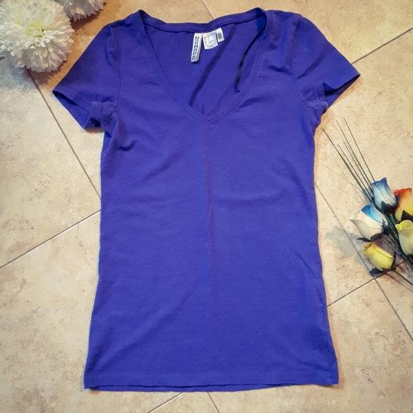 🆓FREE🎁WITH PURCHASE 2+ ITEMS Divided T-Shirt - Picture 2 of 9